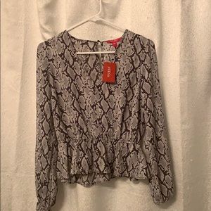 Gray Snake Guess Top
